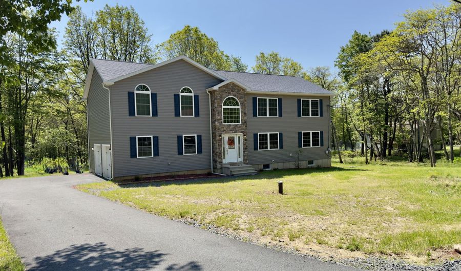 2292 Bismark Rd, Blakeslee, PA 18610 - 4 Beds, 3 Bath