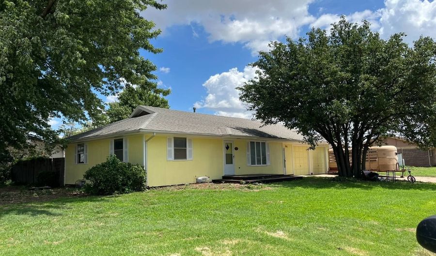 829 W. Fanning Dr, Anthony, KS 67003 - 2 Beds, 2 Bath