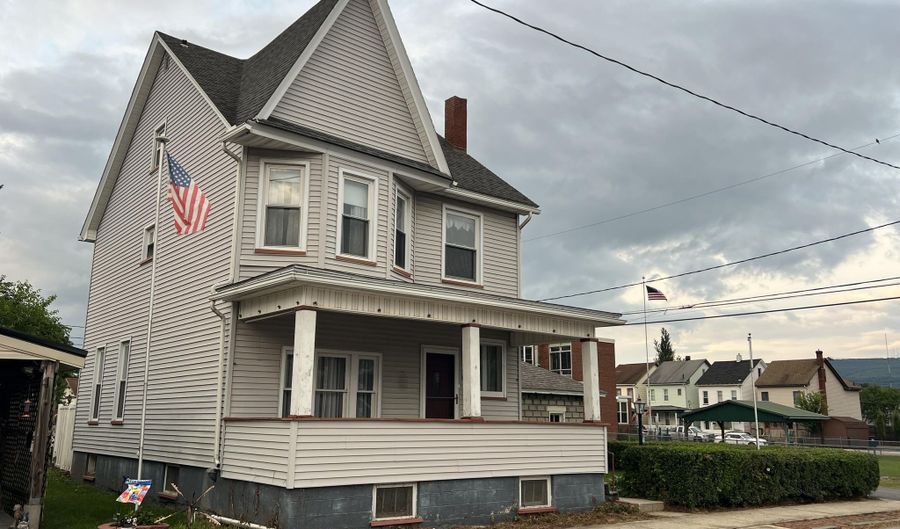 892 30th St, Altoona, PA 16601 - 3 Beds, 1 Bath