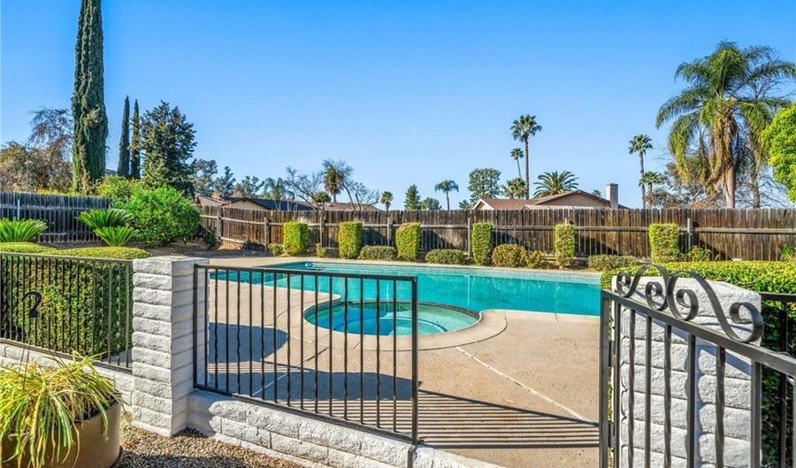 27193 Cornell St, Hemet, CA 92544 - 3 Beds, 3 Bath