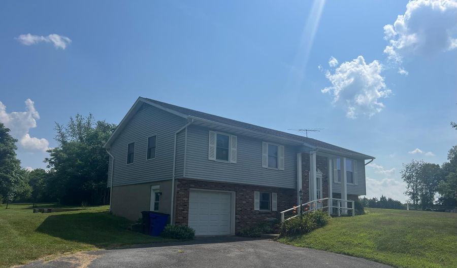 5551 DOUBS Rd, Adamstown, MD 21710 - 3 Beds, 2 Bath