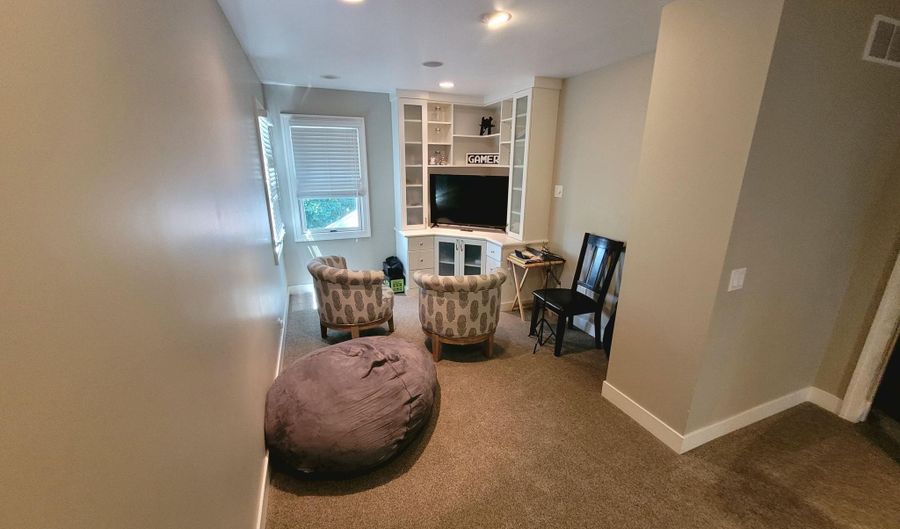 8765 Running Deer Ln SE, Alto, MI 49302 - 5 Beds, 4 Bath