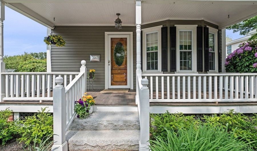 18 East St, Beverly, MA 01915 - 4 Beds, 2 Bath