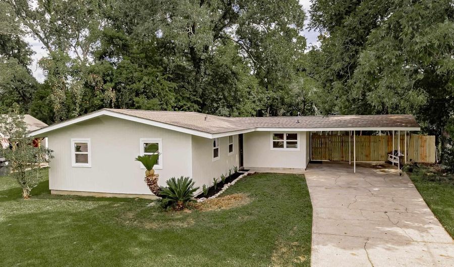 8261 Sholar Dr, Baton Rouge, LA 70809 - 3 Beds, 2 Bath