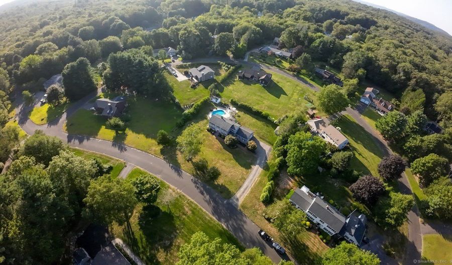 18 Carriage Dr, Burlington, CT 06013 - 4 Beds, 3 Bath