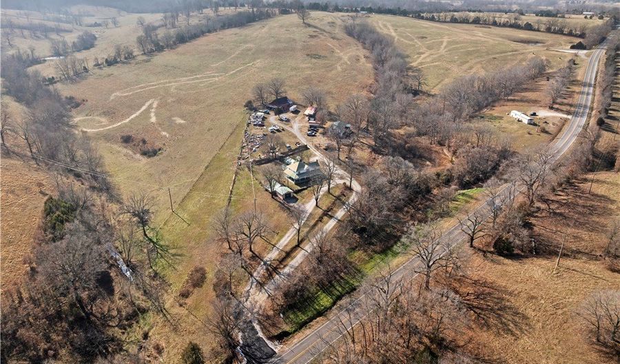 902 Highway 62 W, Alpena, AR 72611 - 5 Beds, 3 Bath