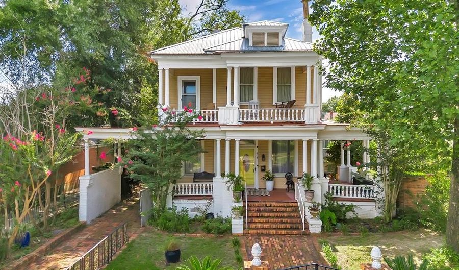 804 N JEFFERSON St, Albany, GA 31701 - 5 Beds, 3 Bath