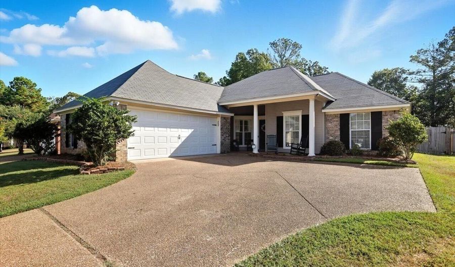 402 Bedford Pl, Brandon, MS 39047 - 3 Beds, 2 Bath