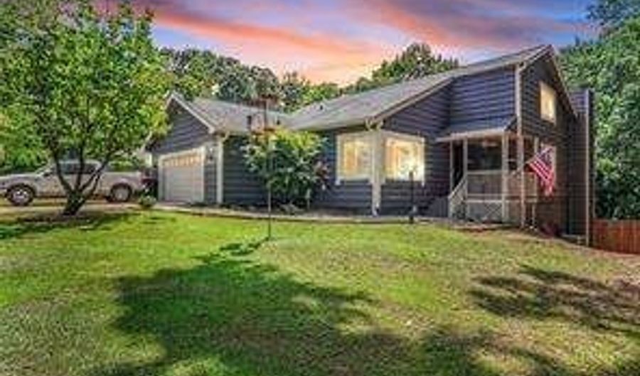 5533 Gibson, Acworth, GA 30102 - 5 Beds, 3 Bath