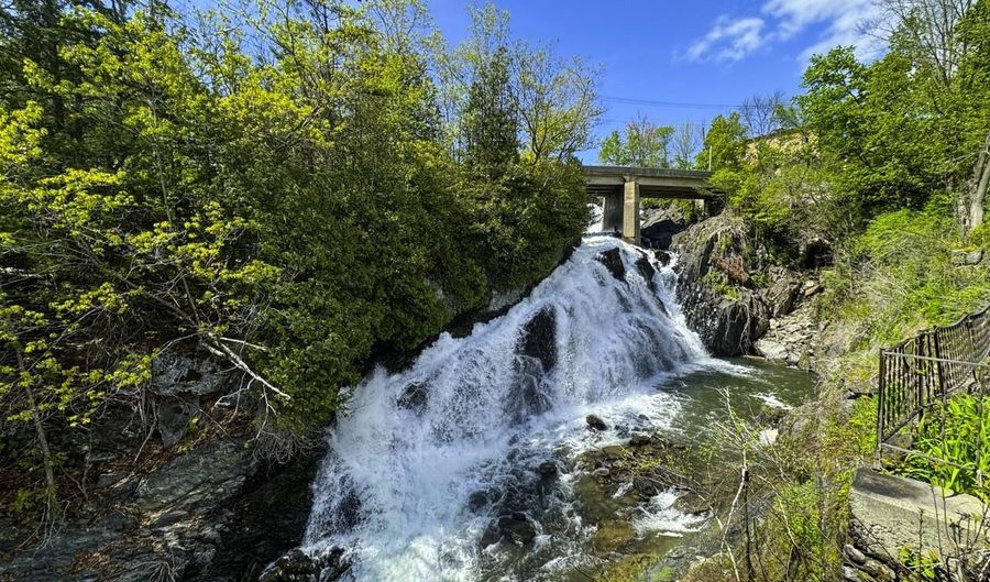 88 Mill Hl, Barnet, VT 05821 - 7 Beds, 2 Bath