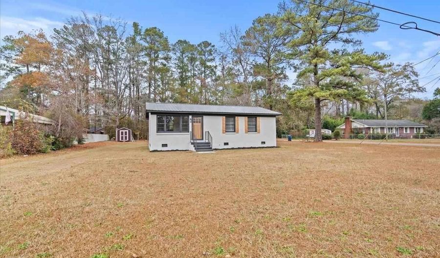 2100 W Main St, Bennettsville, SC 29512 - 3 Beds, 1 Bath