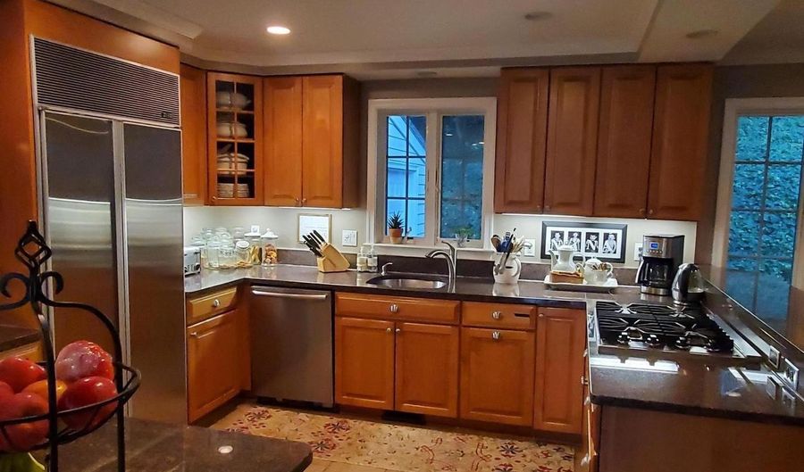 3712 25TH St N, Arlington, VA 22207 - 3 Beds, 4 Bath
