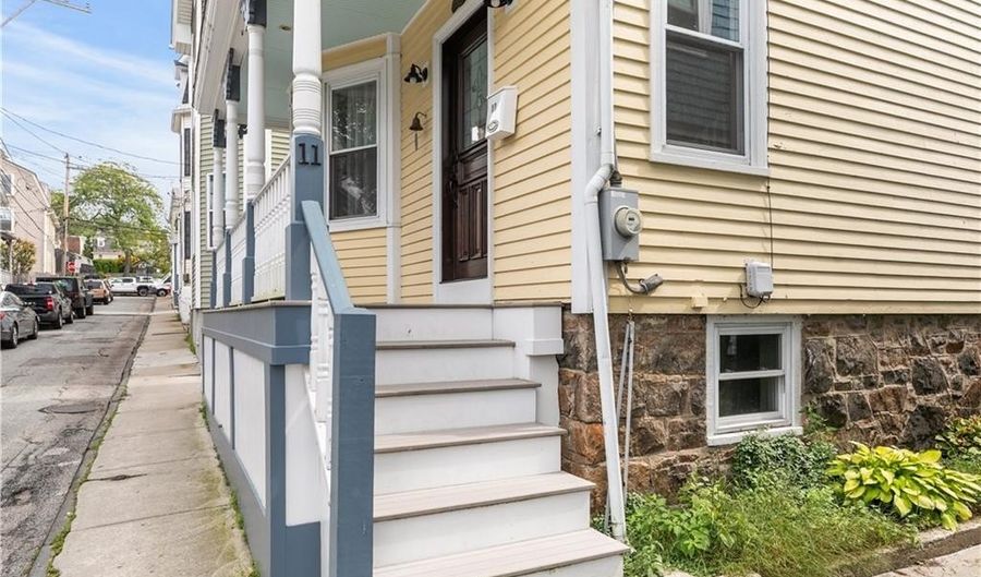 11 Ann St, Newport, RI 02840 - 4 Beds, 2 Bath