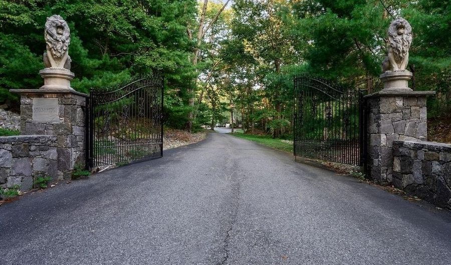 260 George Washington Hwy, Foster, RI 02825 - 5 Beds, 4 Bath