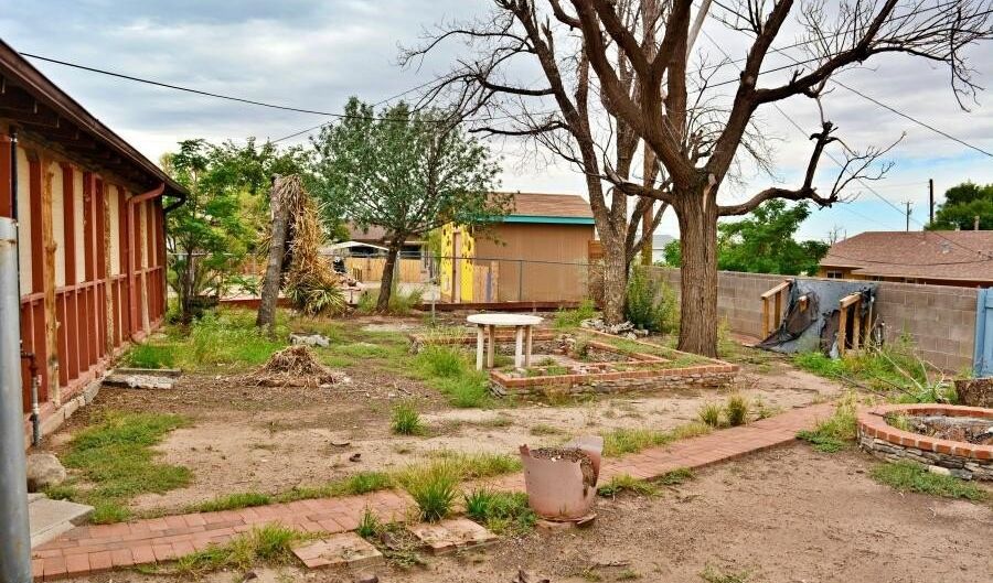 403 Spruce Ave, Alamogordo, NM 88310 - 2 Beds, 1 Bath