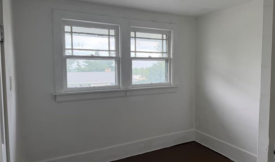 322 1st St, Atkins, IA 52206 - 3 Beds, 1 Bath