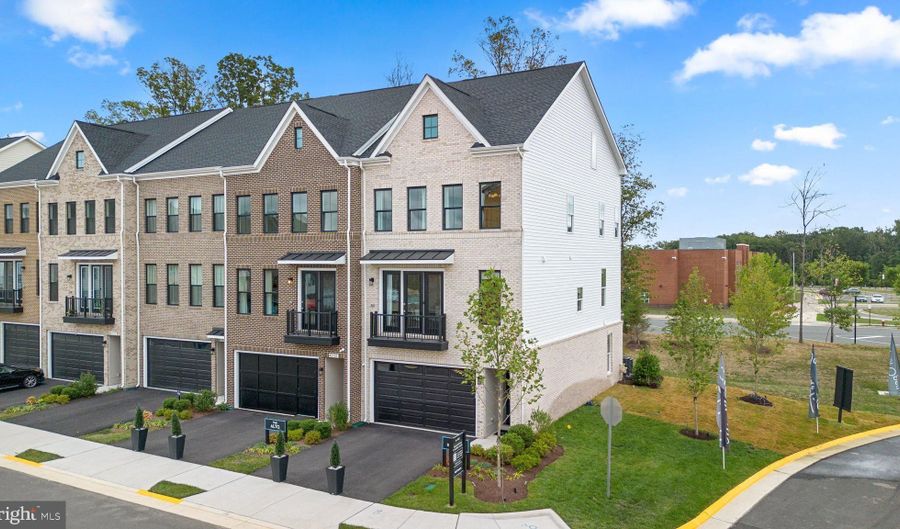 42129 SHINING STAR Sq, Ashburn, VA 20148 - 3 Beds, 4 Bath