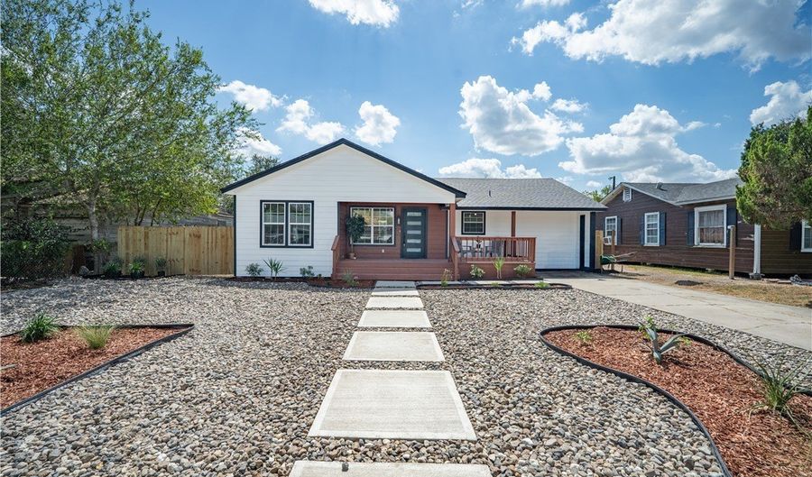 844 Roosevelt Blvd, Alice, TX 78332 - 4 Beds, 2 Bath