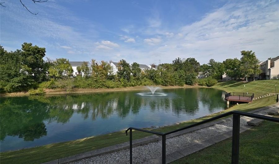 1005 Pocono Trl, Ballwin, MO 63021 - 2 Beds, 3 Bath