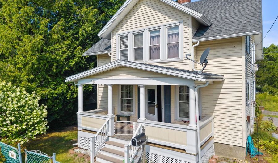 361 14th St, Bangor, ME 04401 - 3 Beds, 1 Bath