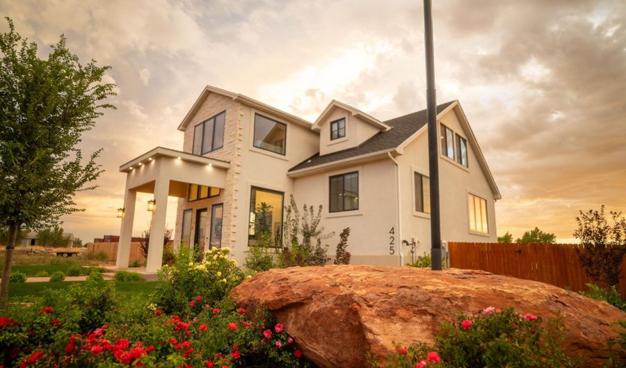 425 S PIONEER St, Colorado City, AZ 86021 - 7 Beds, 6 Bath