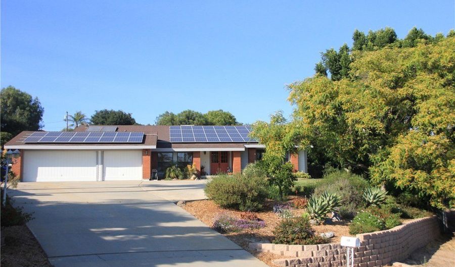 520 Woodland Hills Dr, Escondido, CA 92029 - 4 Beds, 3 Bath