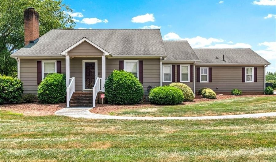 137 Hidden Creek Dr, Advance, NC 27006 - 3 Beds, 2 Bath