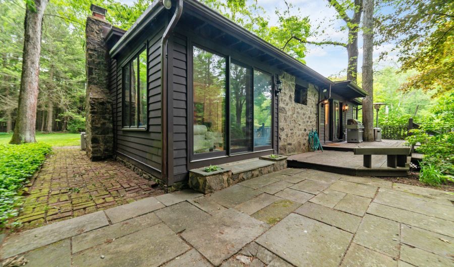 58 W Redding Rd, Danbury, CT 06810 - 3 Beds, 3 Bath