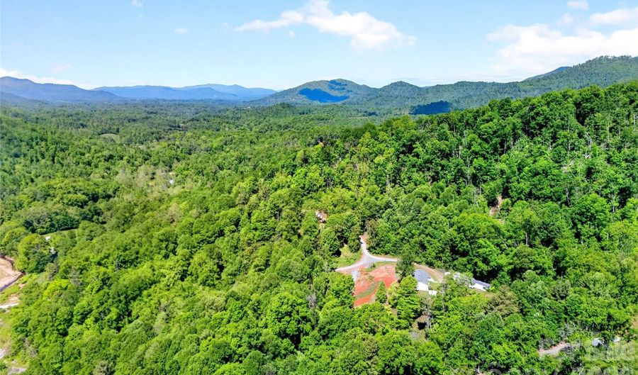 298 Wolf Xing, Bakersville, NC 28705 - 3 Beds, 2 Bath