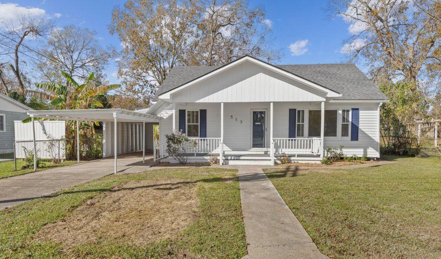 513 N East St, Abbeville, LA 70510 - 3 Beds, 2 Bath