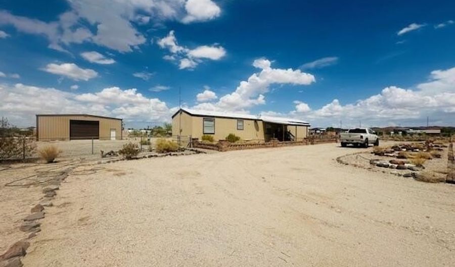 44357 Cactus St, Bouse, AZ 85325 - 3 Beds, 2 Bath