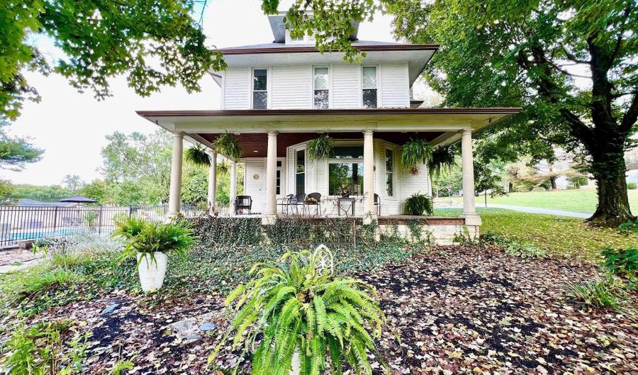 330 Hawthorne Dr, Bedford, IN 47421 - 4 Beds, 4 Bath