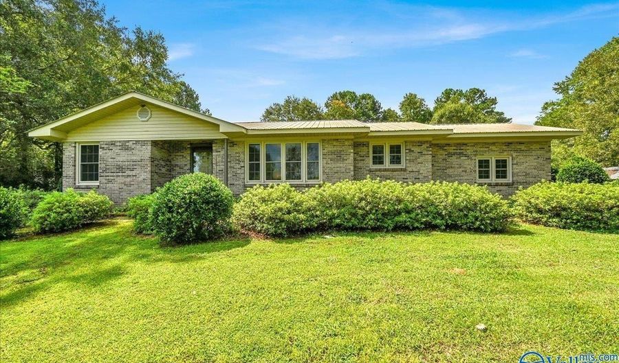 4975 Section Line Rd, Albertville, AL 35950 - 3 Beds, 2 Bath