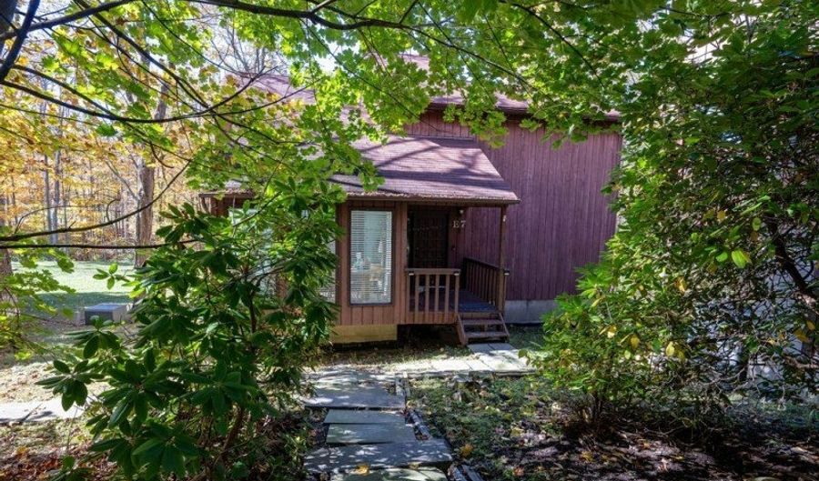 13 Village Way E7, Alloway, NJ 07462 - 4 Beds, 3 Bath