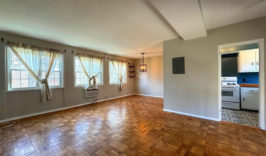 1726 PRESTON Rd, Alexandria, VA 22302 - 2 Beds, 1 Bath