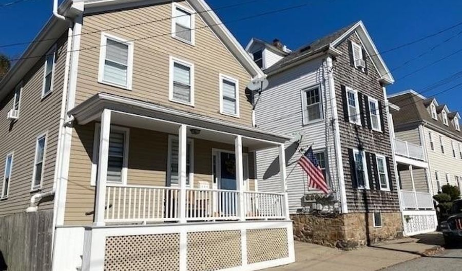 14 Lee Ave, Newport, RI 02840 - 3 Beds, 2 Bath