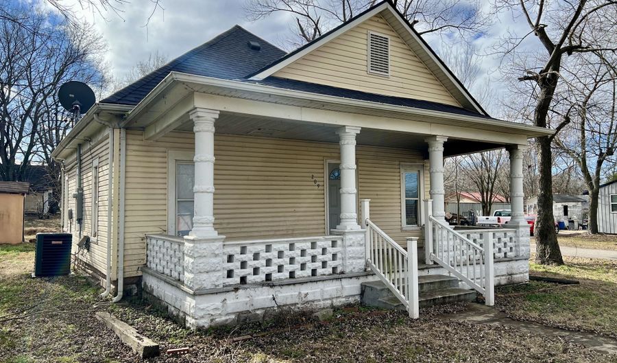 203 W High St, Alba, MO 64830 - 3 Beds, 1 Bath