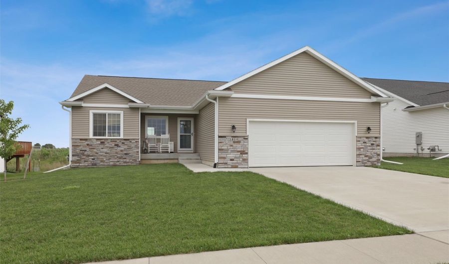 1819 8th Ave SE, Altoona, IA 50009 - 5 Beds, 3 Bath