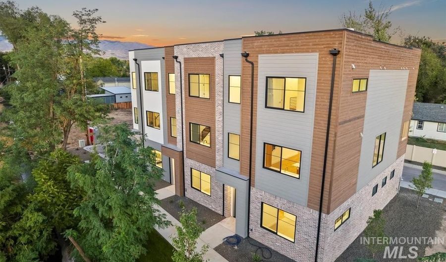 3243 W Moore St, Boise, ID 83702 - 3 Beds, 4 Bath