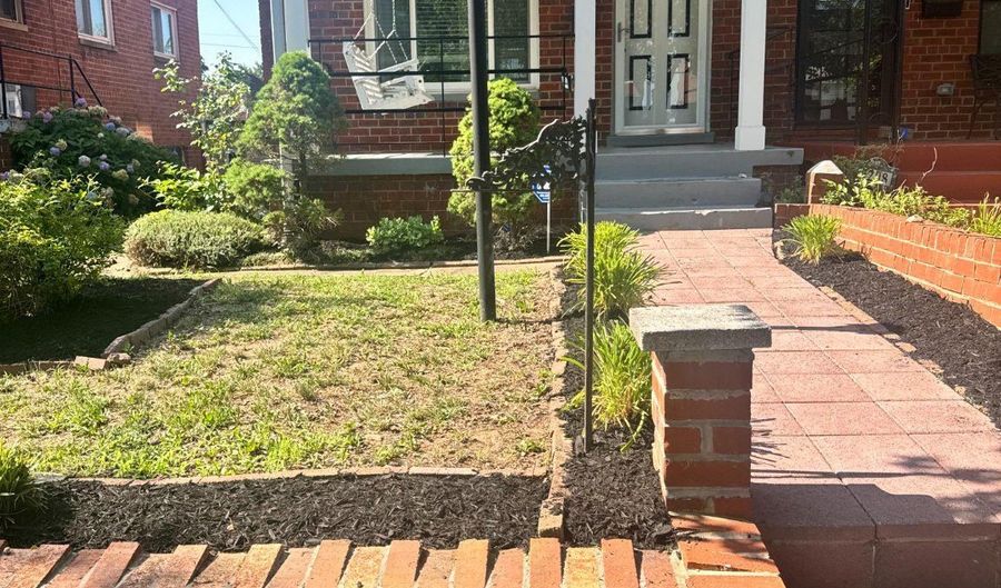 5296 CHILLUM Pl NE, Washington, DC 20011 - 3 Beds, 3 Bath
