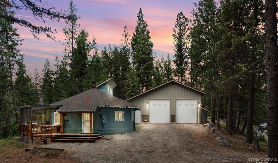 9785 Edna Pl, Cascade, ID 83611 - 3 Beds, 1 Bath