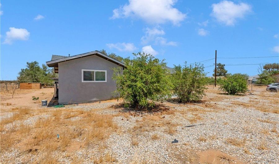 11806 Chamberlaine, Adelanto, CA 92301 - 3 Beds, 1 Bath