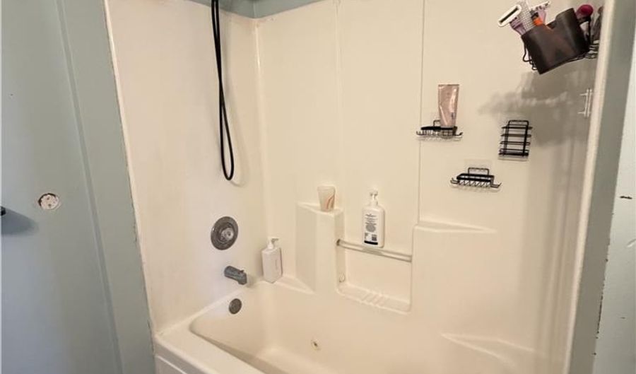 1040 13th St B, Allentown, PA 18102 - 2 Beds, 1 Bath