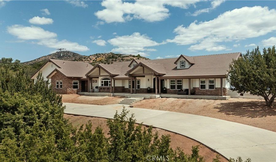 33322 Deerglen Ln, Agua Dulce, CA 91390 - 4 Beds, 5 Bath