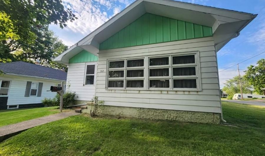 302 W 7th St, Bicknell, IN 47512 - 3 Beds, 2 Bath