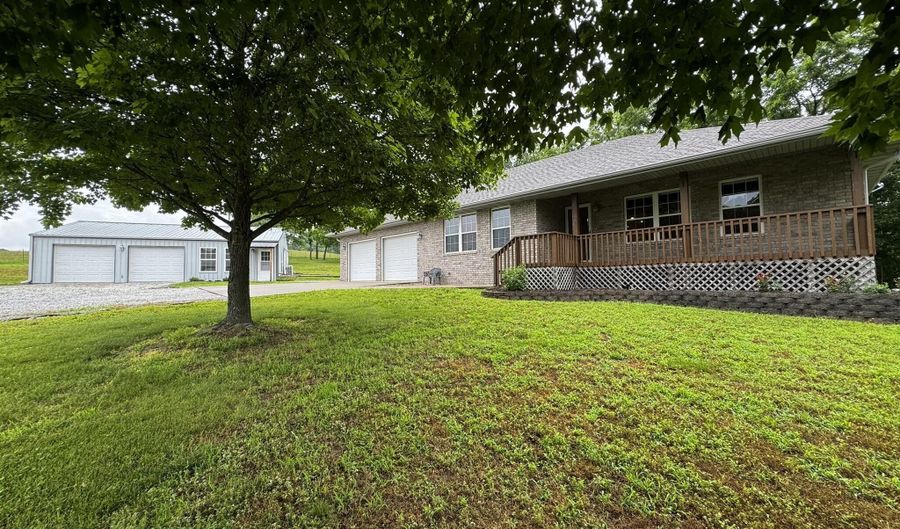3702 Round House Rd, Aurora, MO 65605 - 3 Beds, 2 Bath