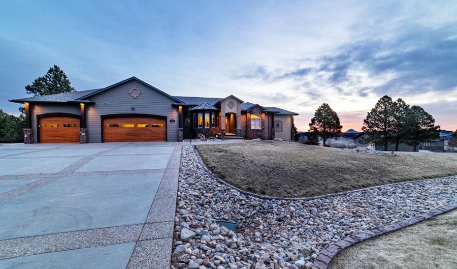 11850 Valley View Dr, Spearfish, SD 57783 - 4 Beds, 5 Bath