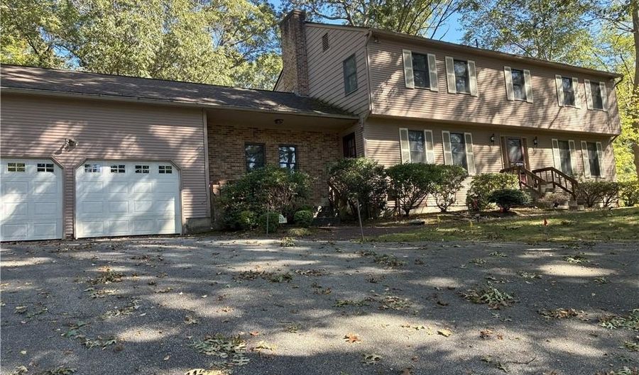 120 Adirondack Dr, East Greenwich, RI 02818 - 4 Beds, 3 Bath