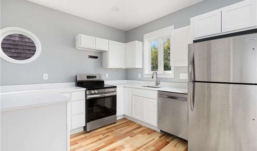 427 Spring St 1, Newport, RI 02840 - 3 Beds, 1 Bath