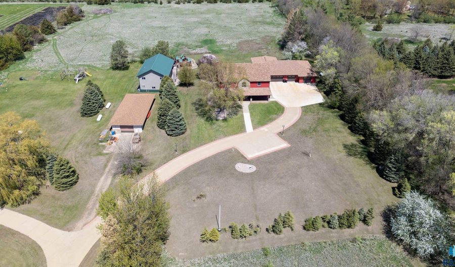48190 265th St, Brandon, SD 57005 - 7 Beds, 5 Bath